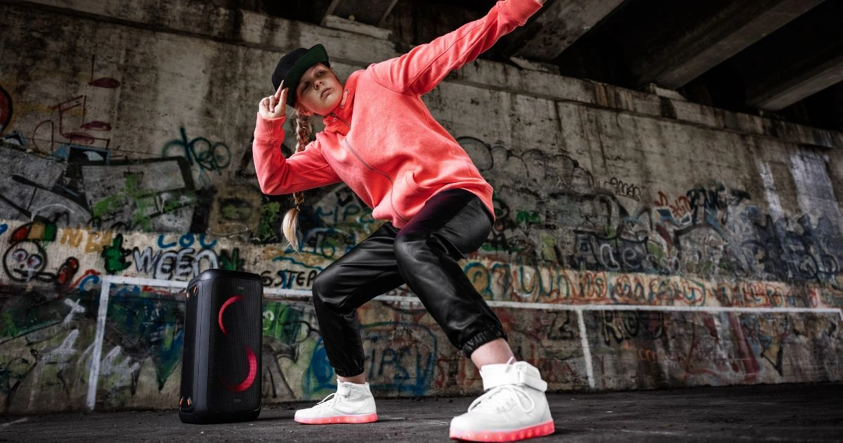 7 Sneaker Styling Tips for Casual and Smart Outfits