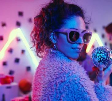 Travel-Friendly Party Looks for Effortless Glam