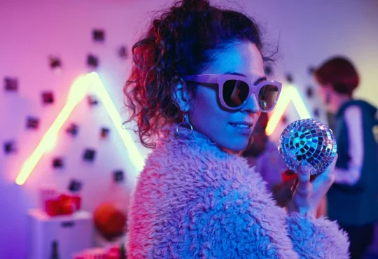 Travel-Friendly Party Looks for Effortless Glam